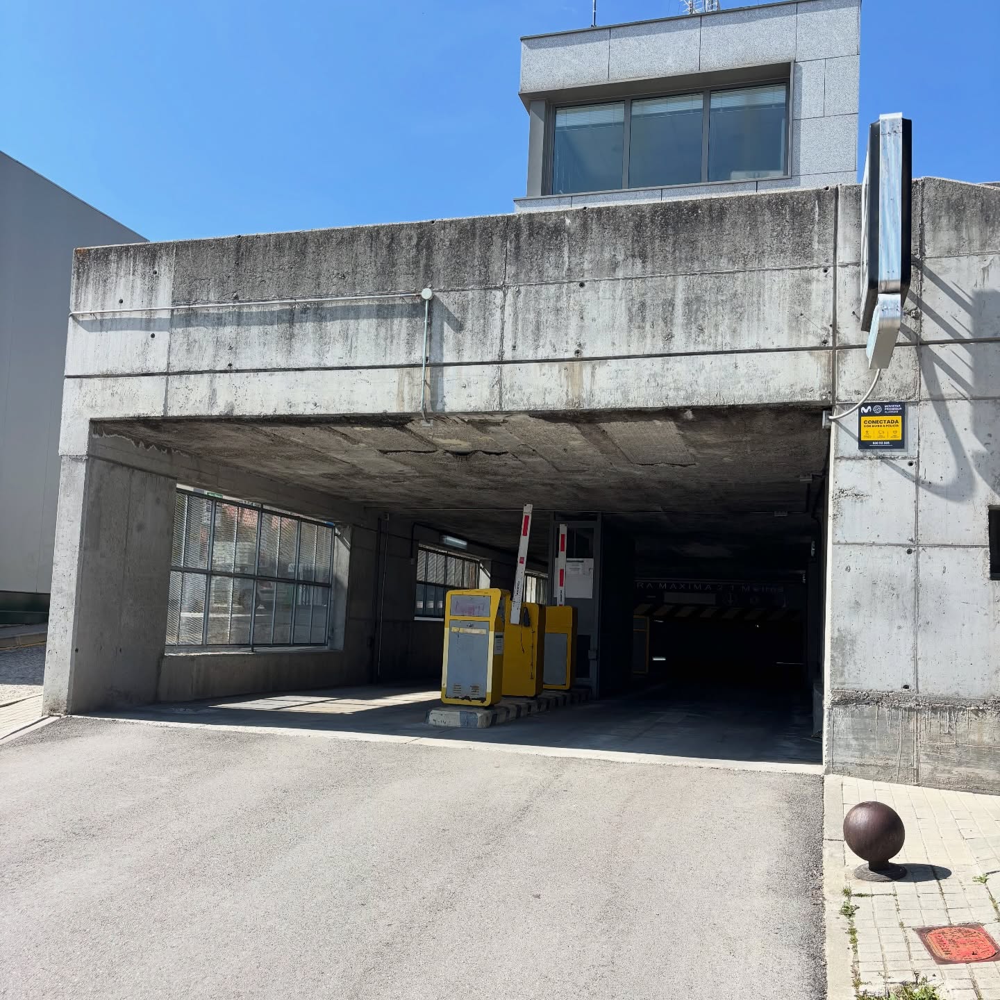 PARKING DEL CENTRO COMERCIAL Y LOCALES